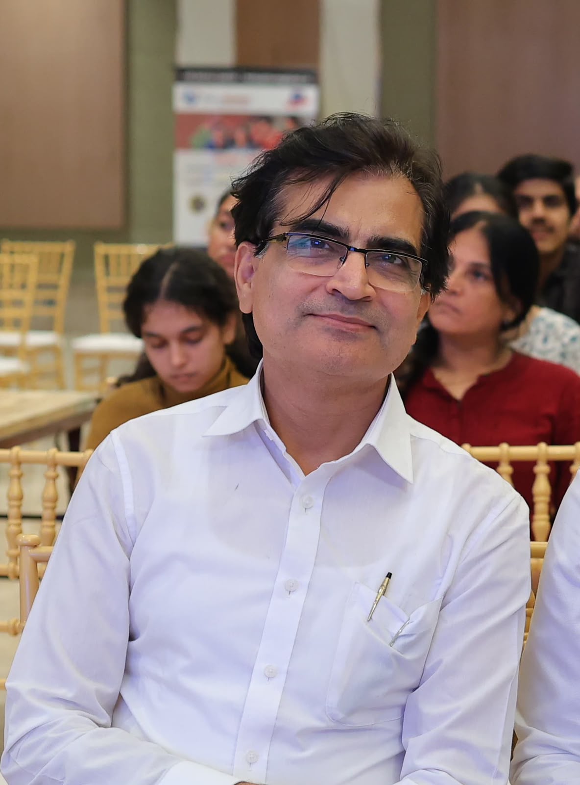 Shri Dinesh Chandra